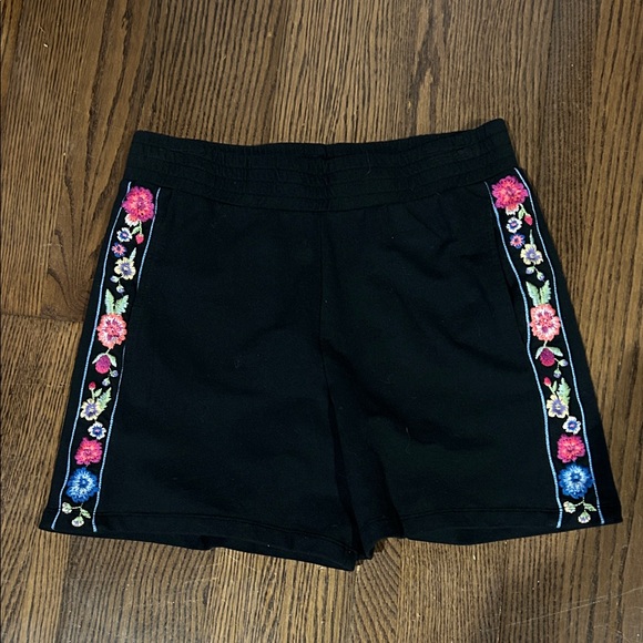 Johnny Was Black Shorts with Floral Embroidery boho shorts S - Picture 2 of 4